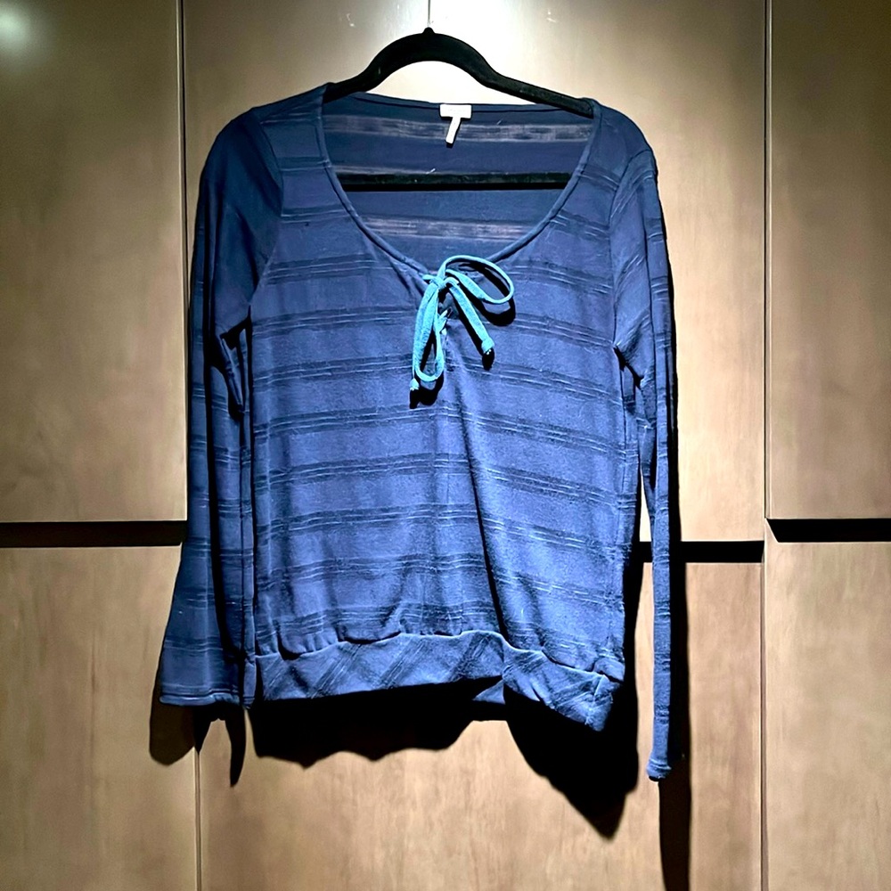 SPLENDID NAVY BLUE CASUAL TOP, M medium💙💙💙